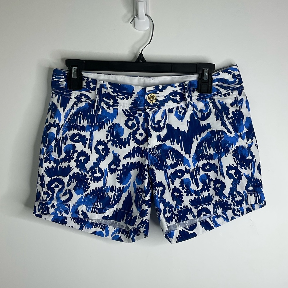 Lilly Pulitzer Callahan shorts in a blue and white ikat size 00